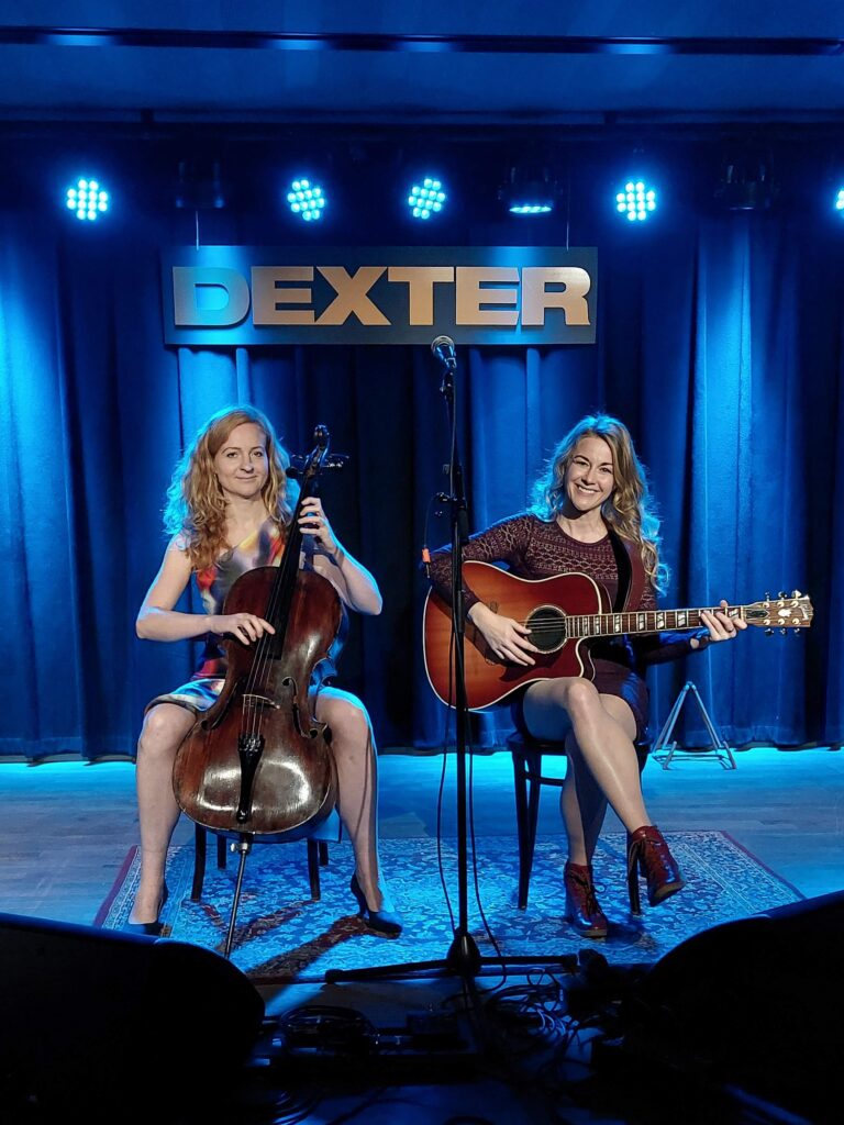 Kat og Clara på Dexter